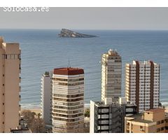 SE VENDE PISO DE CUATRO DORMITORIOS EN BENIDORM LEVANTE. SEVENDGROUP.COM