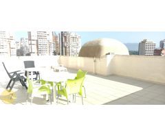 SE VENDE ATICO DE DOS DORMITORIOS CON TERRAZA DE 70 METROS EN BENIDORM LEVANTE