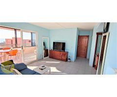 SE VENDE ATICO DE DOS DORMITORIOS CON TERRAZA DE 70 METROS EN BENIDORM LEVANTE