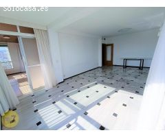 SE VENDE PISO DE 3 DORMITORIOS EN PRIMERA LINEA DE LEVANTE. WWW.SEVENDGROUP.COM