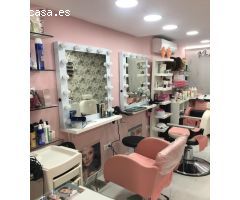 Bonito local comercial reformado y funcionando como peluquería.