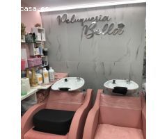 Bonito local comercial reformado y funcionando como peluquería.