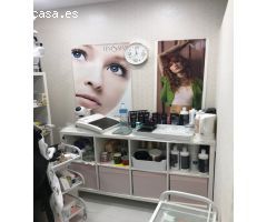 Bonito local comercial reformado y funcionando como peluquería.