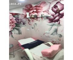 Bonito local comercial reformado y funcionando como peluquería.