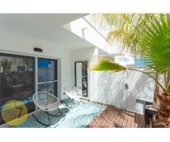 SE VENDE VILLA DE DOS DORMITORIOS CON VISTAS AL MAR EN FINESTRAT CON PARKING Y PISCINA COMUNITARIA