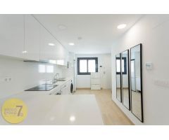 SE VENDE VILLA DE DOS DORMITORIOS CON VISTAS AL MAR EN FINESTRAT CON PARKING Y PISCINA COMUNITARIA