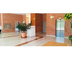 FANTASTICO APARTAMENTO CON DOS DORMITORIOS, DOS BAÑOS , GARAJE Y PISCINA, URBANIZACION MUY COMPLETA