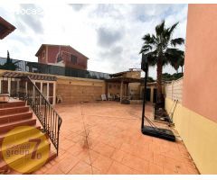 SE VENDE CHALET DE 5 DORMITORIOS CON PISCINA PROPIA EN ALFAS DEL PI SEVENDGROUP.COM