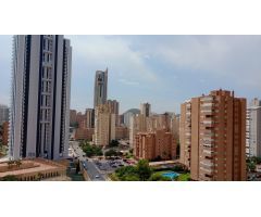 Amplio reformado piso con vistas panorámicas en zona Poniente.