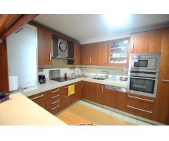 SE VENDE CASA ADOSADA DE 3 DORMITORIOS CON SOLAR Y AMPLIO GARAJE CABINADO EN VILLAJOYOSA