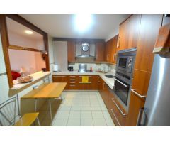 SE VENDE CASA ADOSADA DE 3 DORMITORIOS CON SOLAR Y AMPLIO GARAJE CABINADO EN VILLAJOYOSA