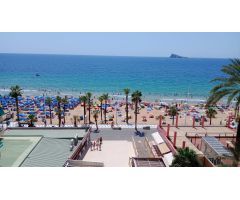 Increíble gran piso con 4 dormitorios en 1 Linea Playa Levante en zona Centro.