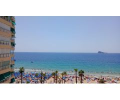 Increíble gran piso con 4 dormitorios en 1 Linea Playa Levante en zona Centro.