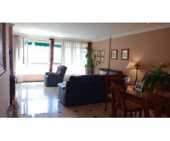 Increíble gran piso con 4 dormitorios en 1 Linea Playa Levante en zona Centro.