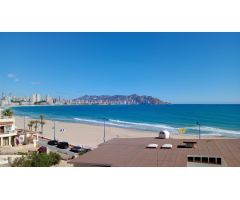 Impresionante gran Ático en 1 Linea playa Poniente con vistas de lujo al mar y Benidorm.