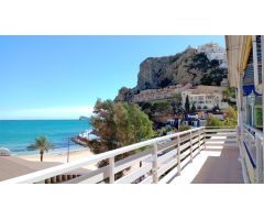 Impresionante gran Ático en 1 Linea playa Poniente con vistas de lujo al mar y Benidorm.