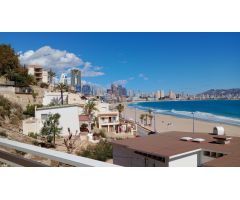 Impresionante gran Ático en 1 Linea playa Poniente con vistas de lujo al mar y Benidorm.