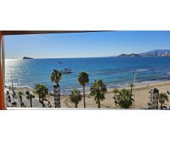 Amplio piso en 1 Linea Levante con vistas panorámicas y salida directa a la playa Levante.