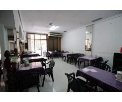 Local comercial actualmente funciona como restaurante en zona Centro de Benidorm.