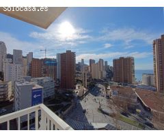 Amplio piso de esquina con gran terraza y vistas panorámicas a pocos metros de playa Levante.