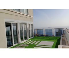 Impresionante Ático -Dúplex reformado de lujo y vistas magnificas al mar y bahía de Benidorm.