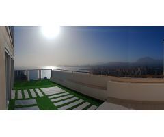 Impresionante Ático -Dúplex reformado de lujo y vistas magnificas al mar y bahía de Benidorm.