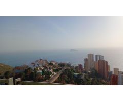Impresionante Ático -Dúplex reformado de lujo y vistas magnificas al mar y bahía de Benidorm.