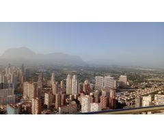 Impresionante Ático -Dúplex reformado de lujo y vistas magnificas al mar y bahía de Benidorm.