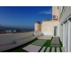 Impresionante Ático -Dúplex reformado de lujo y vistas magnificas al mar y bahía de Benidorm.