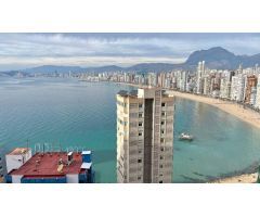 Espectacular piso reformado con diseño y calidad,  con vistas impresionantes al mar y Benidorm.