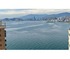 Espectacular piso reformado con diseño y calidad,  con vistas impresionantes al mar y Benidorm.