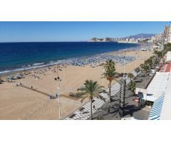 Amplio piso de esquina con terraza 20 m2 acristalada y vistas impresionantes al mar y Benidorm.
