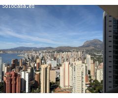 Amplio apartamento con 2 terrazas independientes y vistas preciosas al mar y Benidorm.