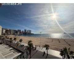 Acogedor piso con 3 dormitorios y terraza grande con vistas increíbles al mar y Benidorm.