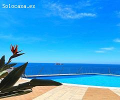 ¡Gran oferta! Reformado dúplex con vistas al mar en 1 Linea de Costa Mediterránea.