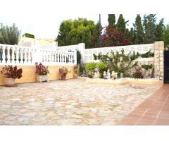 SE VENDE GRAN CHALET EN LA NUCIA