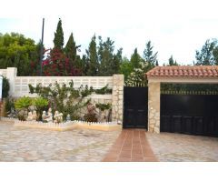 SE VENDE GRAN CHALET EN LA NUCIA
