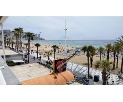 FANTASTICO PISO EN 1 LINEA DE PLAYA DE LEVANTE, CON 3 DORMITORIOS , 2 BAÑOS Y PARKING COMUNITARIO...