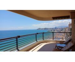 Amplio piso de esquina con terraza abierta 24 m2 y vistas espectaculares al mar en 1 linea  Levante.