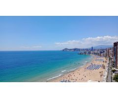 Amplio piso de esquina con terraza abierta 24 m2 y vistas espectaculares al mar en 1 linea  Levante.