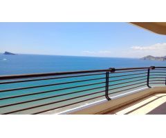 Amplio piso de esquina con terraza abierta 24 m2 y vistas espectaculares al mar en 1 linea  Levante.