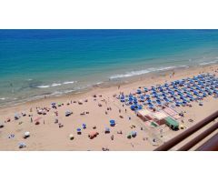 Amplio piso de esquina con terraza abierta 24 m2 y vistas espectaculares al mar en 1 linea  Levante.