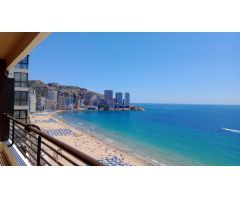 Amplio piso de esquina con terraza abierta 24 m2 y vistas espectaculares al mar en 1 linea  Levante.