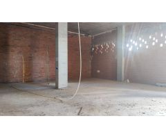 Se alquila bajo comercial en obra nueva en Malilla