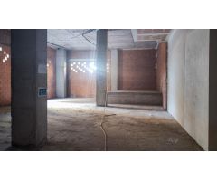 Se alquila bajo comercial en obra nueva en Malilla