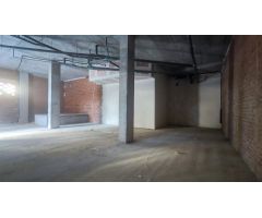 Se alquila bajo comercial en obra nueva en Malilla