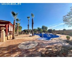 Descubre el Lujo y la Tranquilidad: Casa de Campo en Rojales con Amplios Espacios y Naturaleza