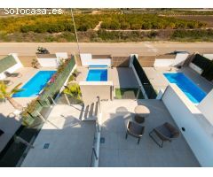 VILLA INDEPENDIENTE CON TRES PLANTAS