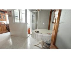 ¡Tu Lienzo Junto al Mar! Amplio Piso con Potencial de Ensueño en Torrevieja!
