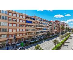 Vive el Mediterráneo: Apartamento de Ensueño en Torrevieja a Solo 50 Metros del Mar